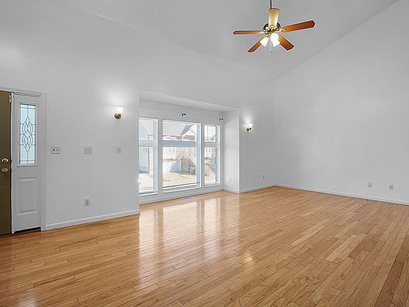 4th image of 5 Cabanne Townhome Dr