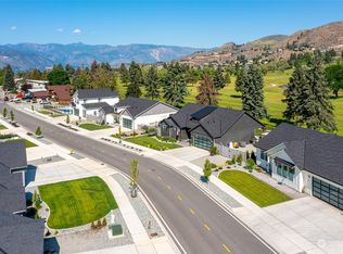 711 W Golf Course Dr, Chelan, WA 98816
