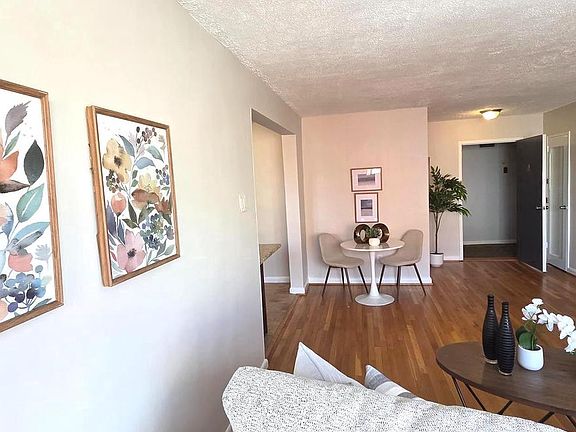 4th image of 305 C St NE APT 202