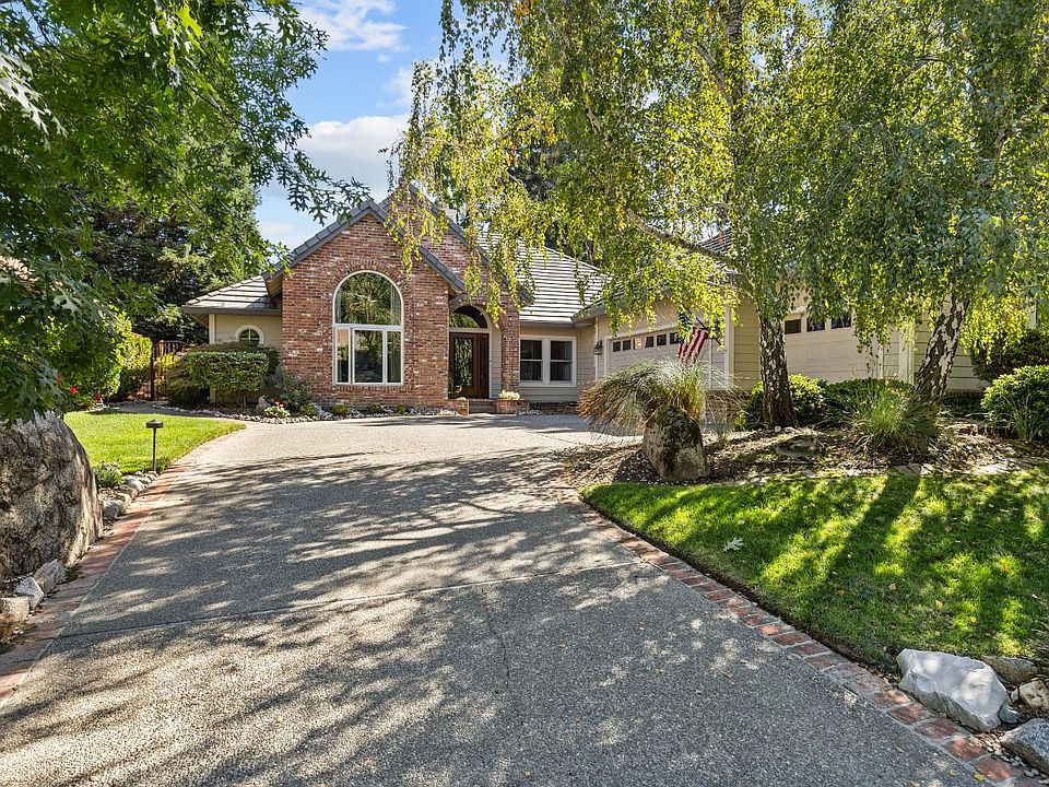 1st image of 100 Hollyann Dr