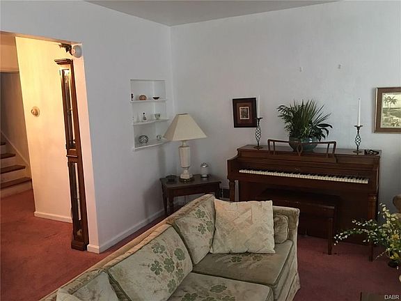 3rd image of 1518 Earlham Dr