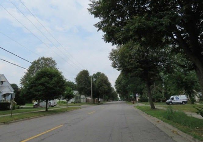 2nd image of 420 Arlington Ave W