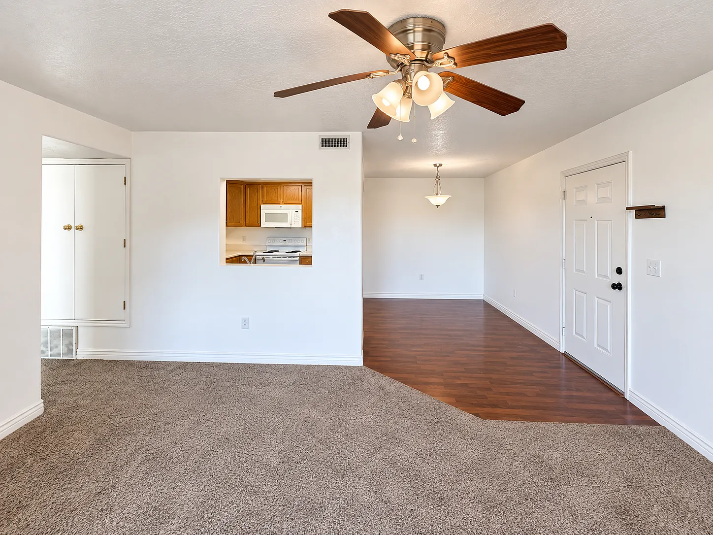 2 bed, 1045 sqft, $1,400 — Photo 2
