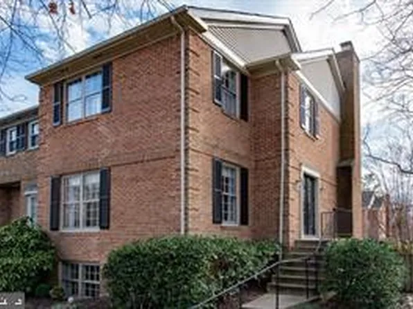 8265 Cedar Landing Ct, Alexandria, VA 22306