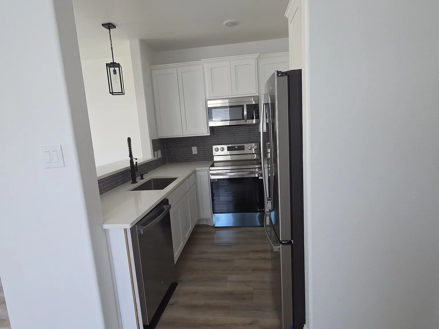 3 bed, 2.5 bath, 1600 sqft, $1,900 — Photo 4