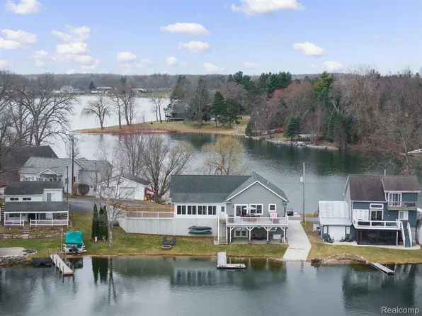 11024 Woodward Dr, Byron, MI 48418
