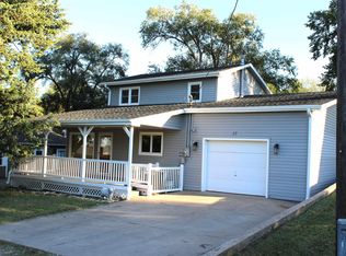 17 Rock Rd, Marion, KS 66861