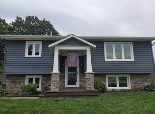 1161 Edgewood Dr, Waterloo, IA 50701