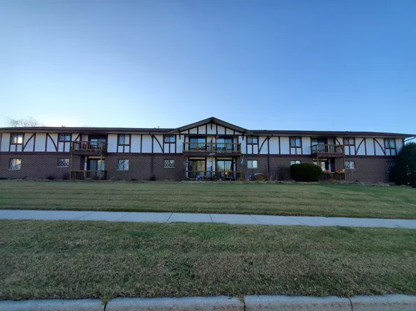 249 Meadowcreek Dr., 249 Meadowcreek Dr APT 1, Pewaukee, WI 53072