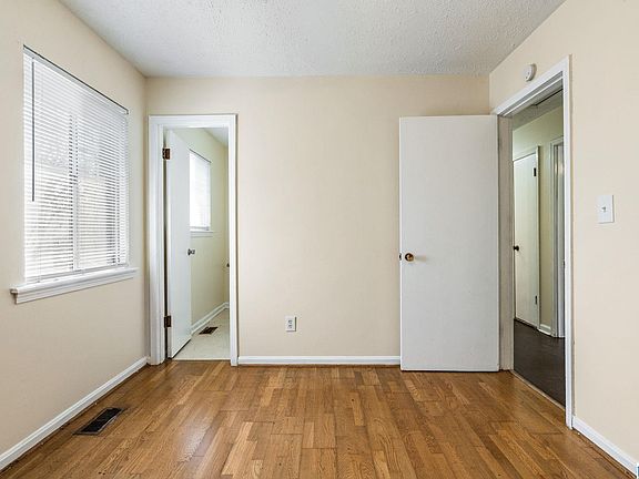4th image of 425 14th Ave NW