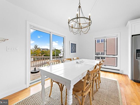 4th image of 102 E Weldon Pl