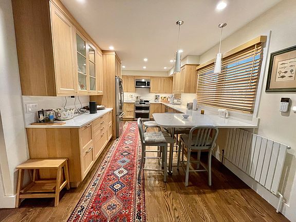 3rd image of 1 Woodbine Way