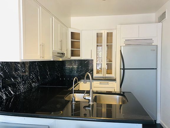 3rd image of 4403 Bliss Ave