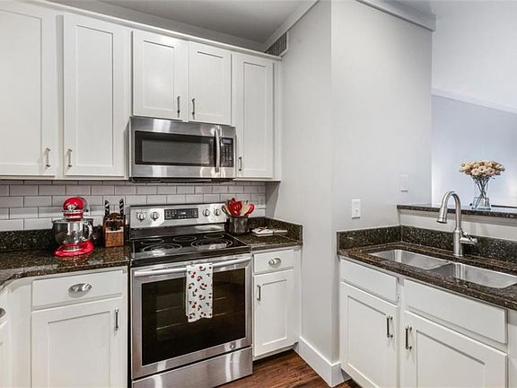 3rd image of 821 Ralph McGill Blvd NE