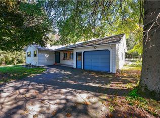 4 Salisbury Dr, New Hartford, NY 13413