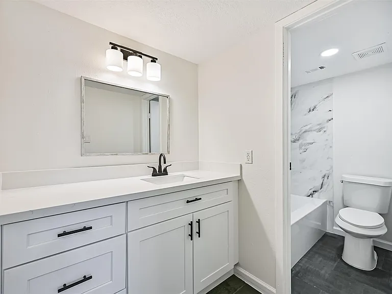 425 E Castle Harbour Dr — Photo 21