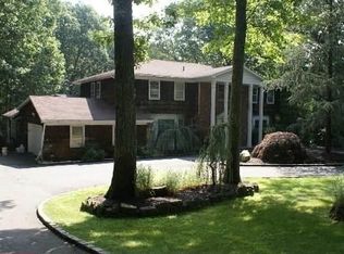 5 Hearthstone Dr, Dix Hills, NY 11746
