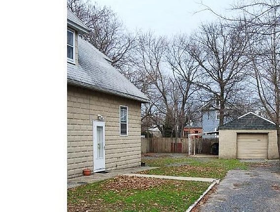 3rd image of 117 W Madison St