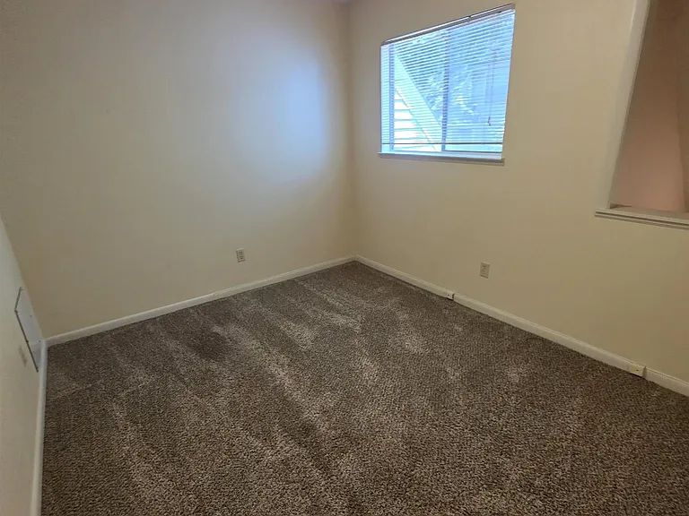 1920 Kavanaugh Blvd #5 — Photo 10
