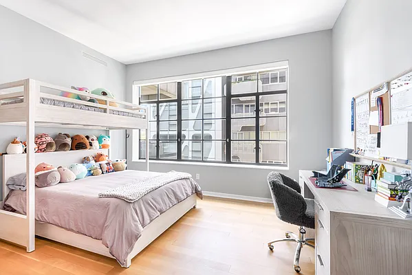 Rented by SERHANT. | media 6