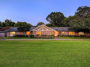 19 El Dorado Dr, Friendswood, TX 77546