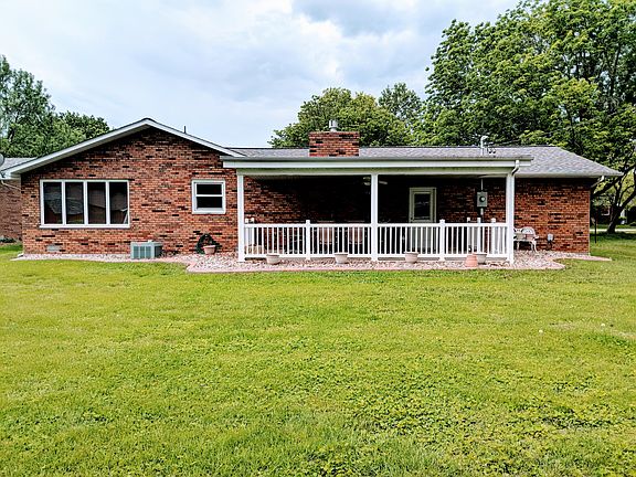 3rd image of 28 Rosewood Dr