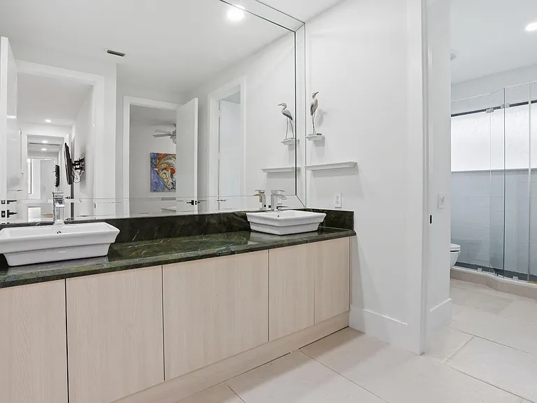 11180 Isle Brook Ct — Photo 32