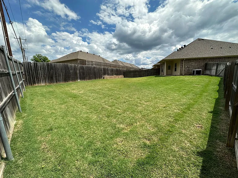 4002 Mobley Cir — Photo 26