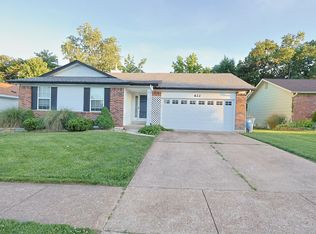 622 Rustic Valley Dr, Ballwin, MO 63021