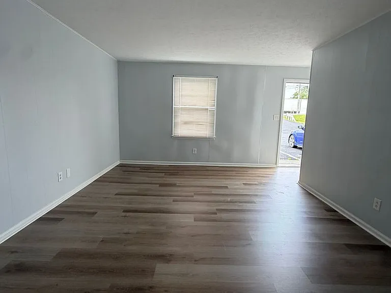 1740 Bonham Rd — Photo 3