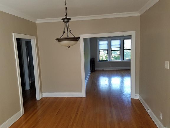 3rd image of 2109 W Argyle St #2