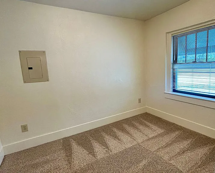 241 High St NE — Photo 13