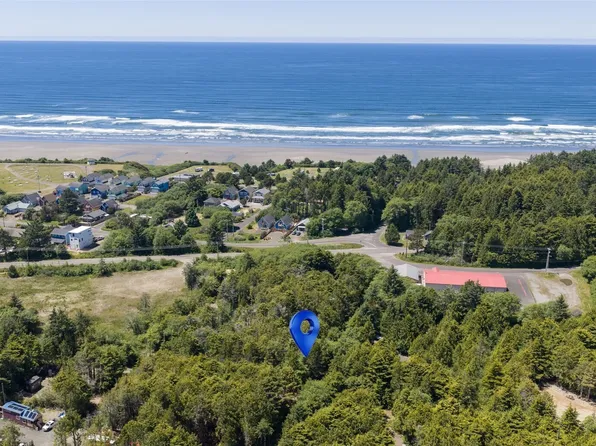 8 Biggs Avenue, Pacific Beach, WA 98550
