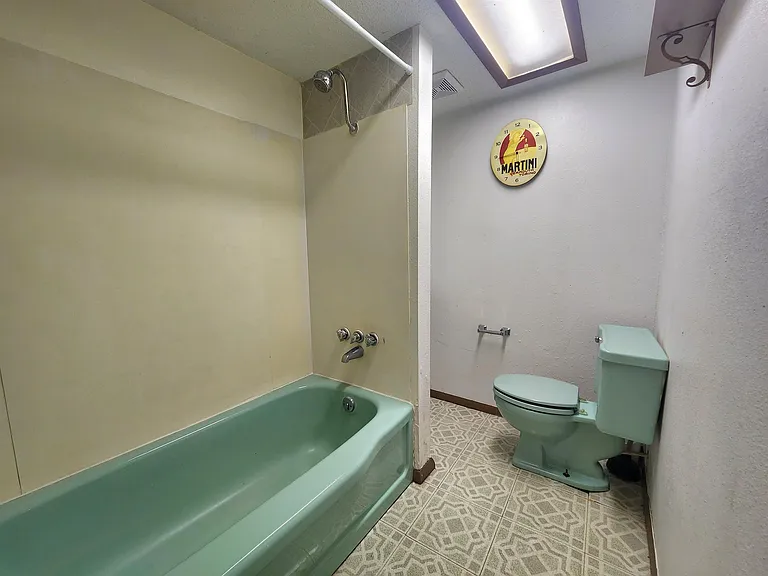 203 E Hines St — Photo 17