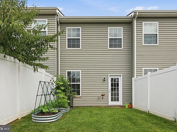 5th image of 408 Pemberton Park Ln