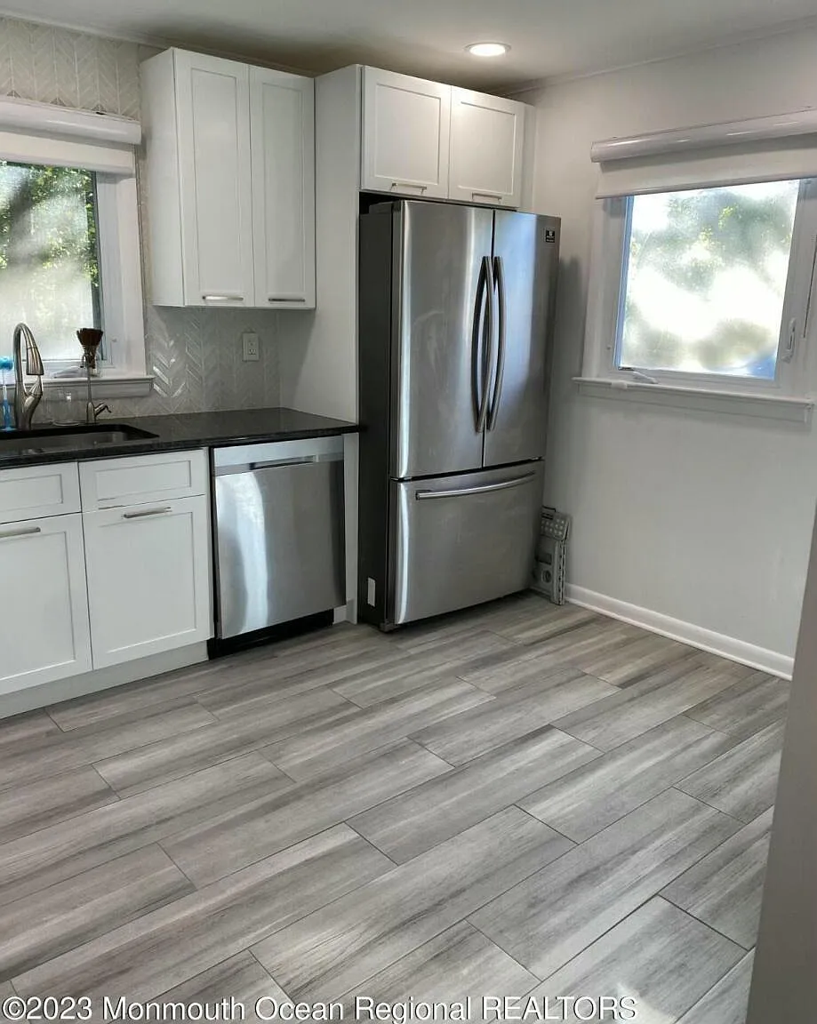 3 bed, 1129 sqft, $2,300 — Photo 2
