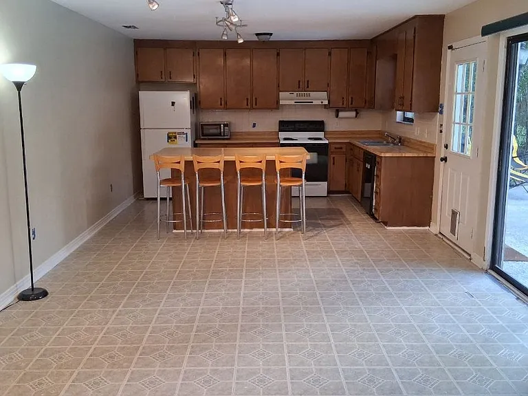 1016 NW 12th Ave — Photo 15