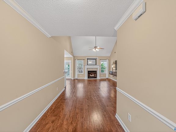 5th image of 212 Chestnut Oak Cir
