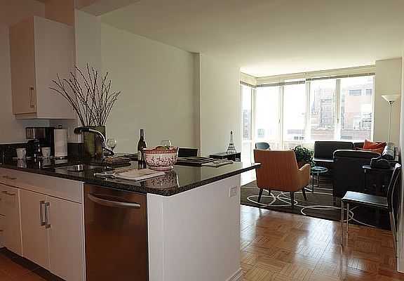 5th image of 1510 Lexington Ave APT 5D
