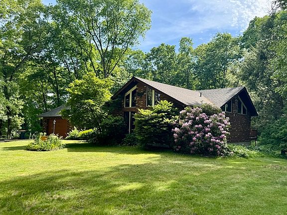 2nd image of 64 Schoolhouse Rd #10