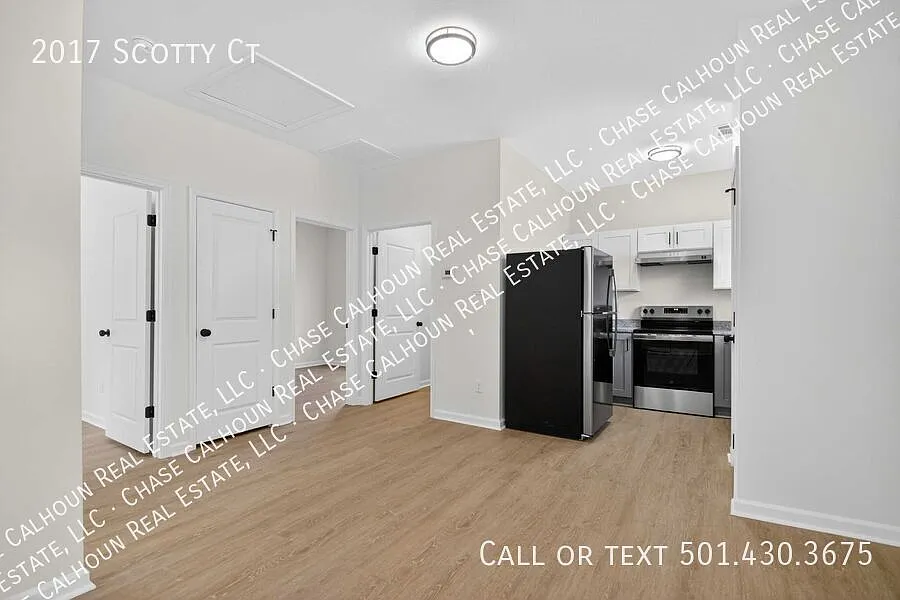 Enjoy this charming duplex near the University of Arkansas at Little Rock — Photo 3