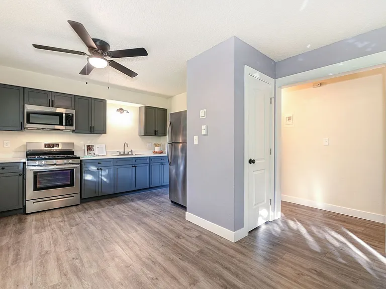 Sierra Court Apartments — Photo 7