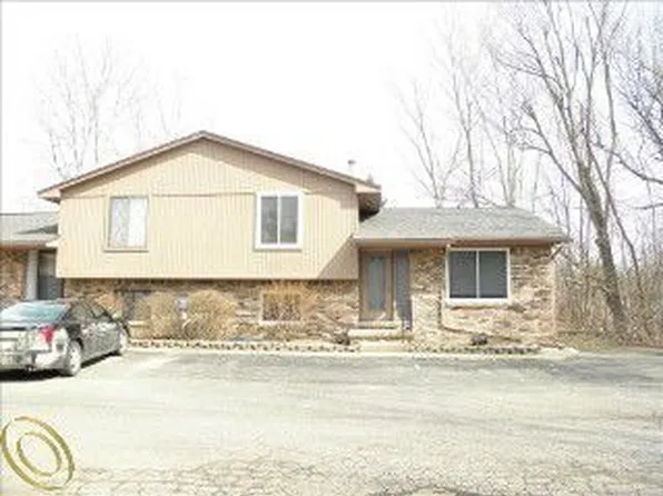 370 Oakwood Rd #1, Ortonville, MI 48462