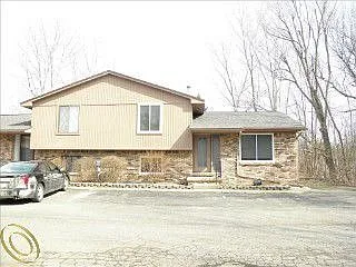 370 Oakwood Rd #1 photo 1
