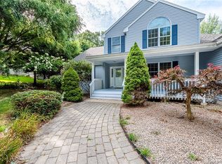 80 Cove View Rd, New London, CT 06320