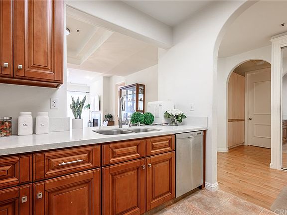 4th image of 4830 Elmwood Ave APT 103