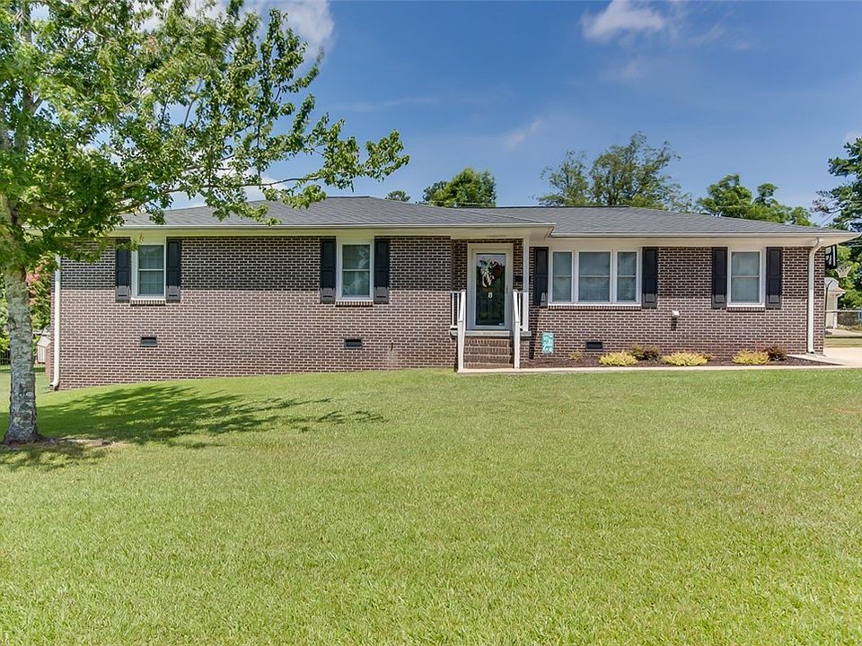 1st image of 8 Pine Tree Dr