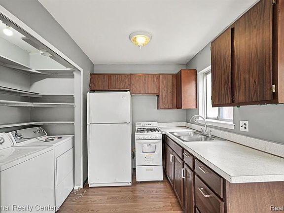 5th image of 1069 Urbancrest Dr