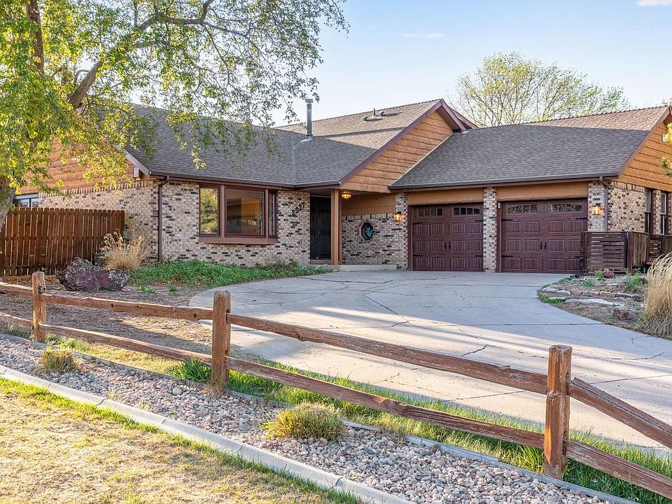 1st image of 2927 Hiawatha Dr