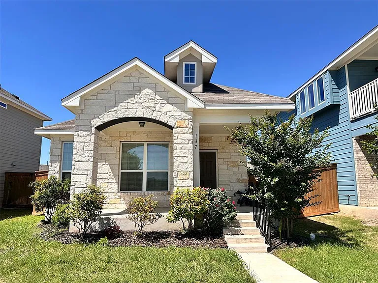 137 Rustic Glen Dr — Photo 1